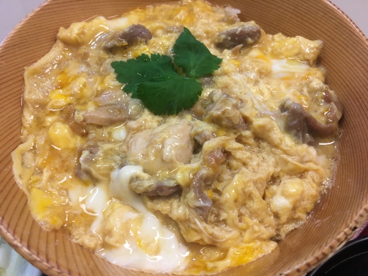 [食記] 秋田比内地雞屋，不可錯過的美味，比內地雞親子丼！(日本秋田)