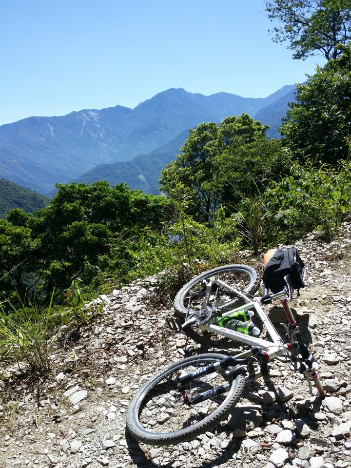 日月潭四兄妹 大尖山 登山車攻頂