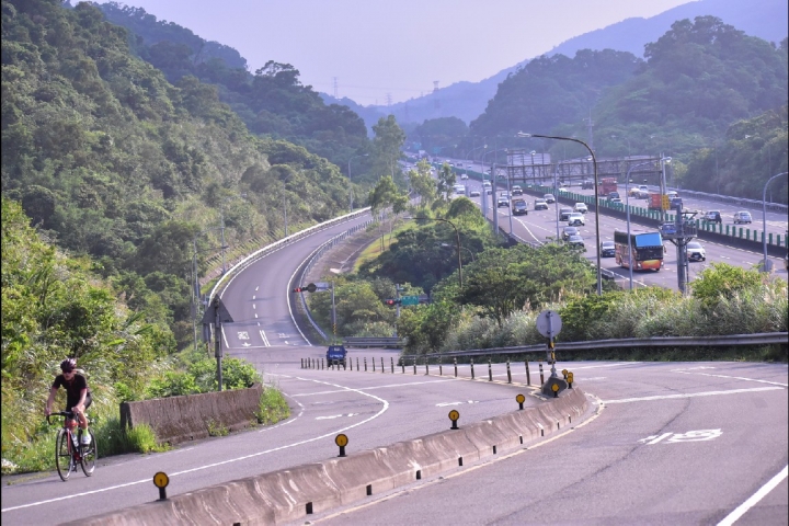 5月12日下午4:28騎上南深路的車友