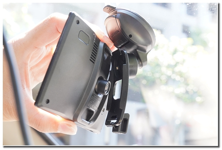 導航、安全、駕駛記錄通通掌握，都在Garmin DriveAssist 51