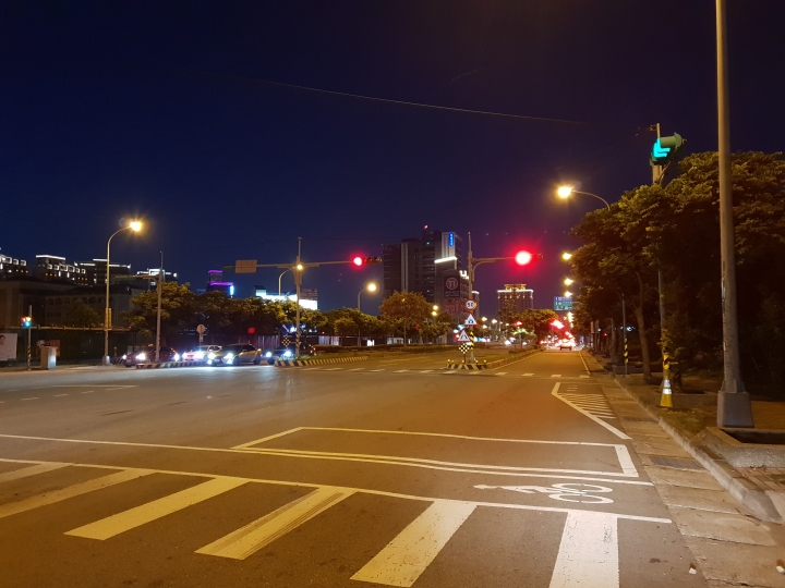 S9+ 主打夜拍功能 滿滿的繁星光點怎麼改善...