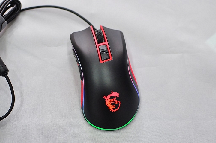 MSI GE63 RAIDER RGB 8RF 炫麗外型 璀璨登場