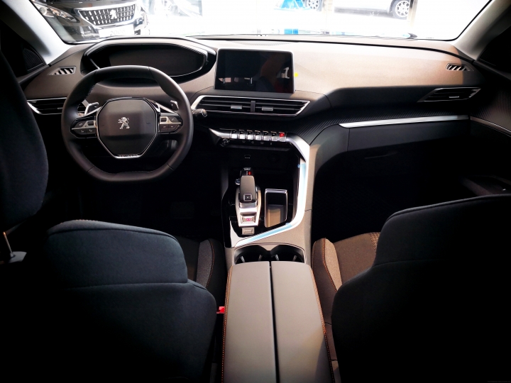 欣賞5008實車，同場加映C4