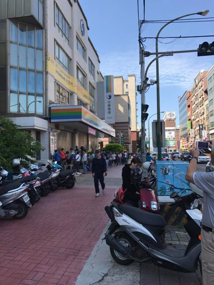 【圖】新竹－中華電信門市爆滿～夜戰499雙飽