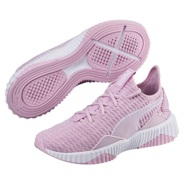 跟著Selena Gomez穿上新一代女力鞋款  PUMA DEFY月底即將開售