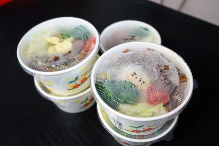【台南便當】行丼｜超過一百分的丼飯便當｜豐富菜色搭配～均衡美味｜香味魔法！日式醬燒鯛魚、燒肉