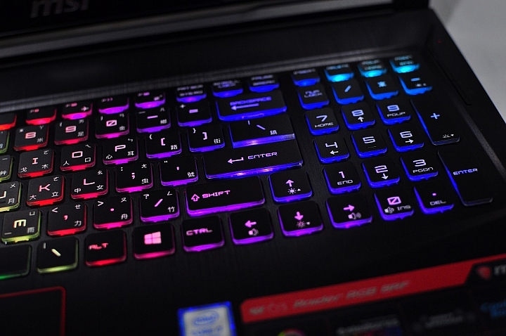 MSI GE63 RAIDER RGB 8RF 炫麗外型 璀璨登場