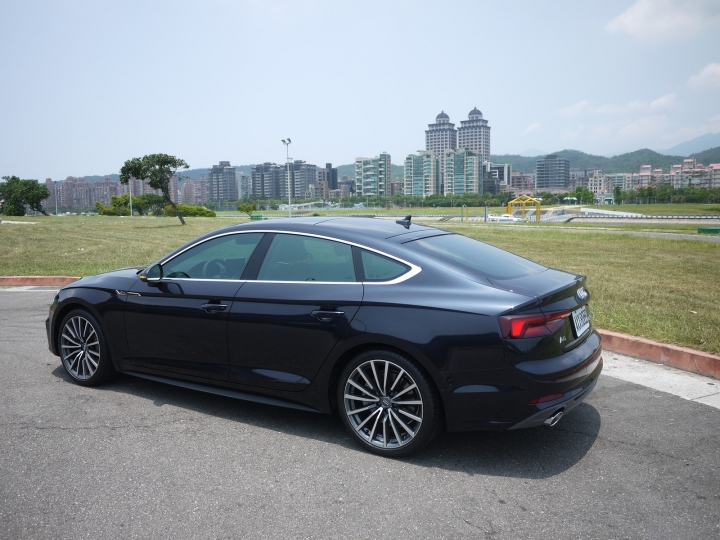 [開箱+抱怨] Audi A5 Sportback 45 TFSI quattro Sport (圖超多)