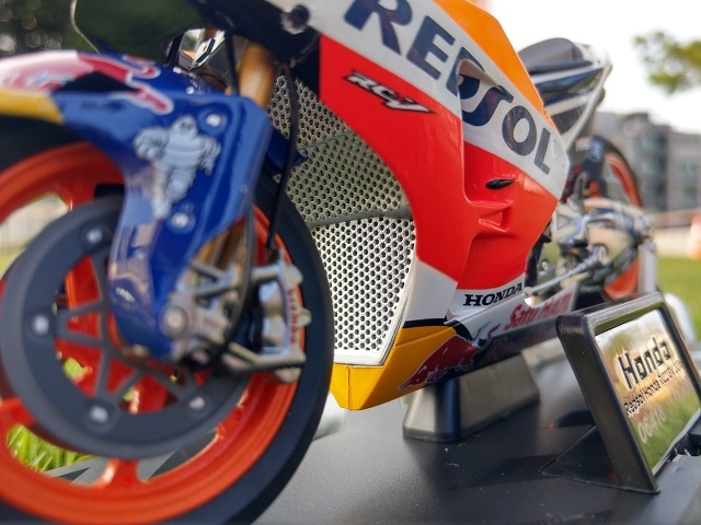 重機就是男人夢想的玩具HONDA RC213V  1:12鋅合金模型【簡易開箱】