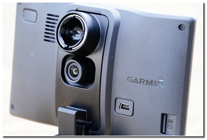 導航、安全、駕駛記錄通通掌握，都在Garmin DriveAssist 51