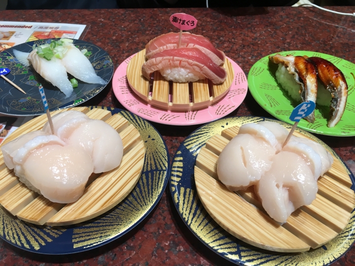 [食記] 根室花丸函館店，日本北海道平價高品質的美味迴轉壽司