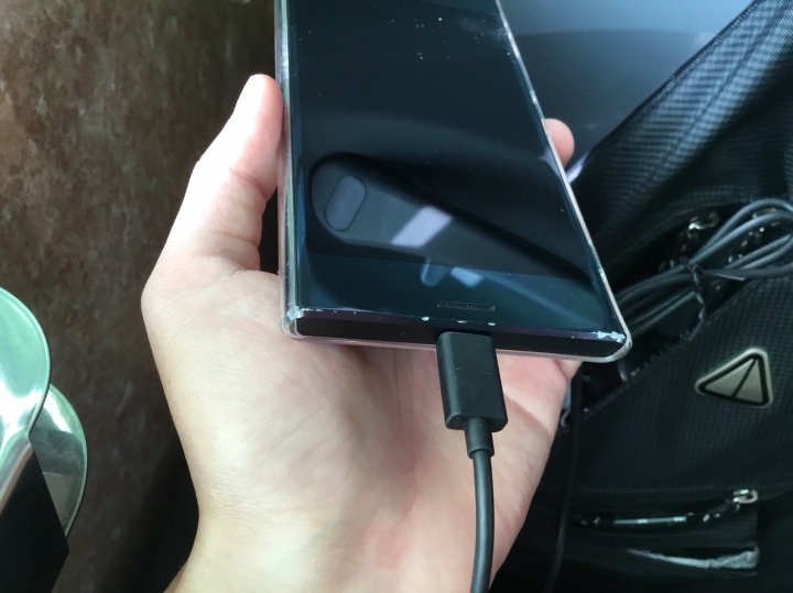 我的XZP疑似漏光 請大家幫我確認一下