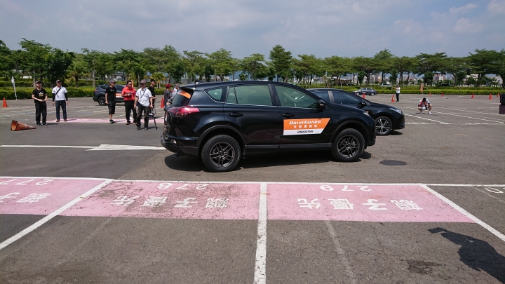 活動體驗心得《普利司通Driveguard失壓續跑胎》試胎任務 (藍天/陽光/好胎/美女)
