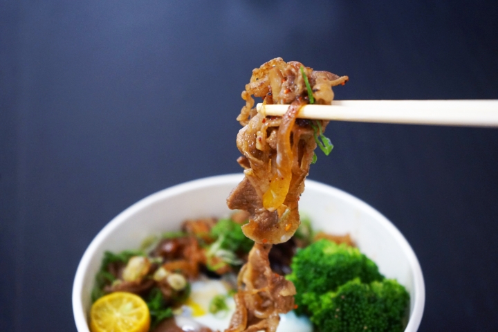 【台南便當】行丼｜超過一百分的丼飯便當｜豐富菜色搭配～均衡美味｜香味魔法！日式醬燒鯛魚、燒肉