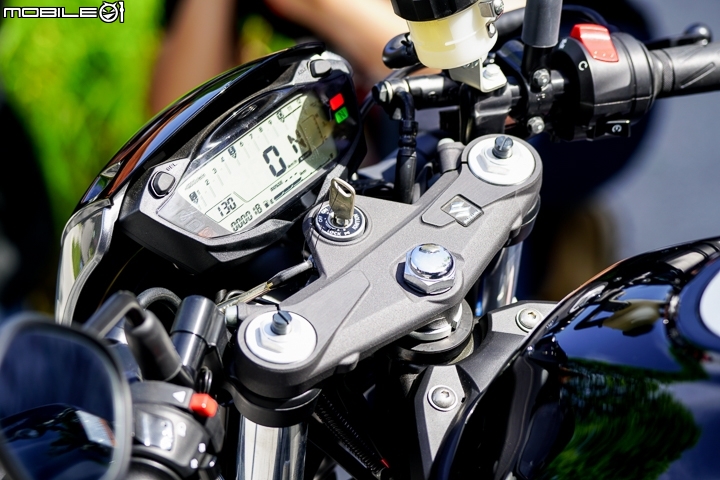 [採訪]V缸復古運動風再起 SUZUKI SV650X ABS 在台上市及 2018 SV650 降價！