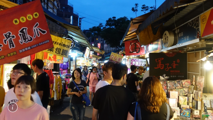 你還在慘慘慘，比鄉下還要鄉下，羅東夜市即時寫真(平日星期一)