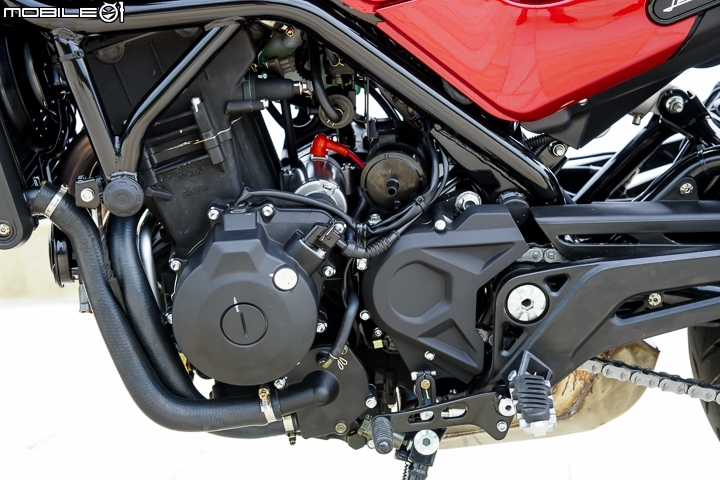 輕巧幼獅掠奪目光 Benelli Leoncino 500 ABS試駕