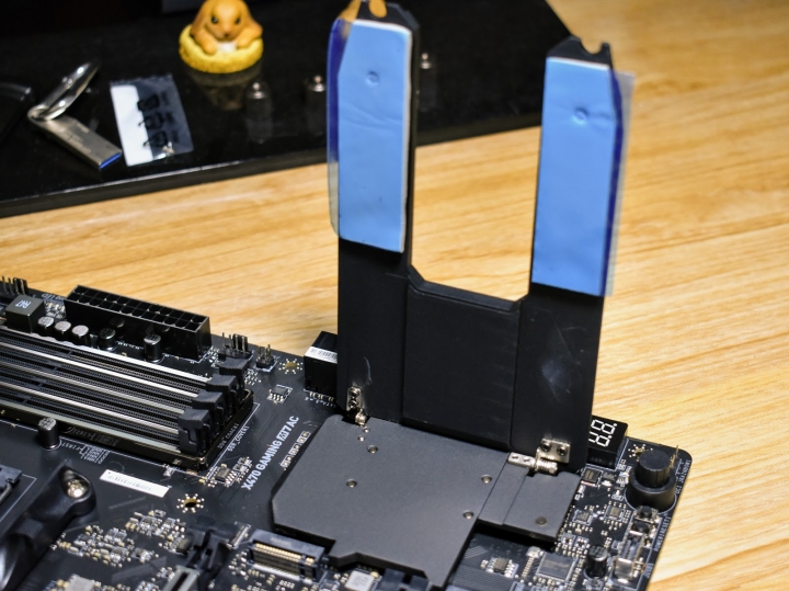 MSI 抱抱龍 X470 GAMING M7 AC 輕開箱 - 超頻輕測試