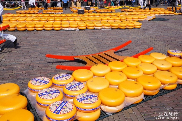 荷蘭｜Alkmaar 阿克馬起司市場‧小鎮參觀 (含交通)