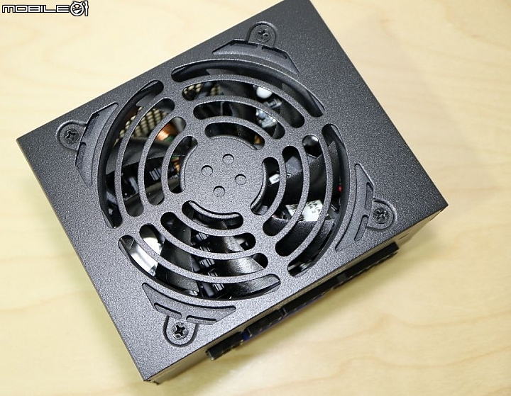[開箱] 銀欣 SX650-G 體積小巧 SFX 高瓦數金牌新頂峰