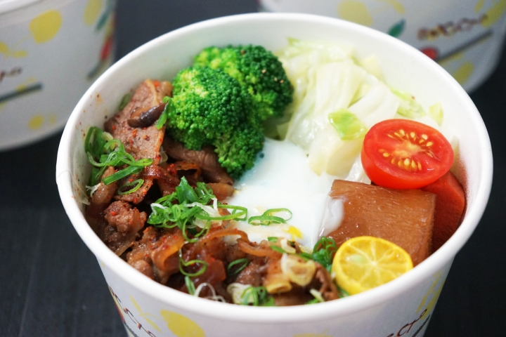 【台南便當】行丼｜超過一百分的丼飯便當｜豐富菜色搭配～均衡美味｜香味魔法！日式醬燒鯛魚、燒肉