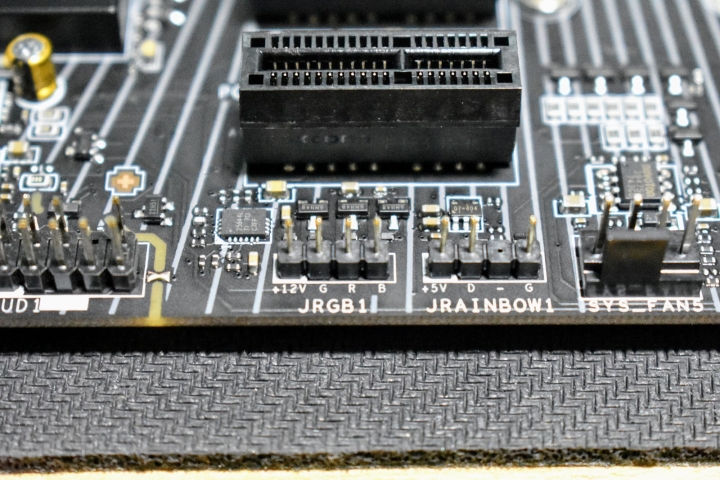MSI H370 GAMING PRO CARBON 抱抱龍 電競主機板 輕開箱~