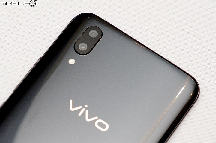 【採訪】瀏海有新意！具螢幕指紋辨識的vivo X21 5/4開賣，售16,990元