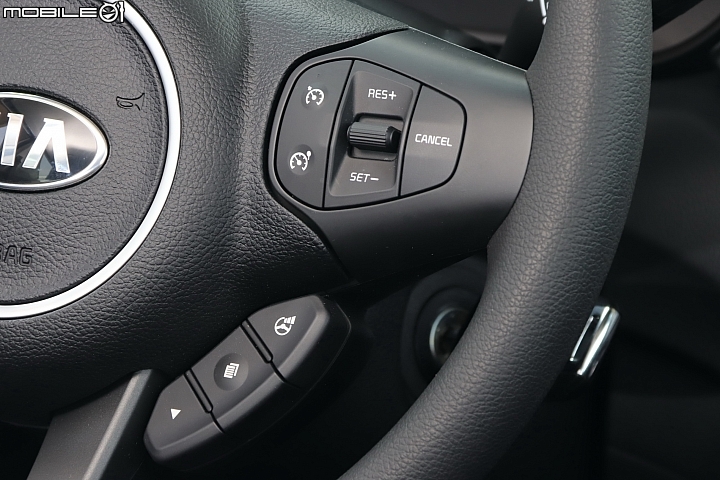 Kia Carens GO帥特仕款試車報導 再帥一點點！