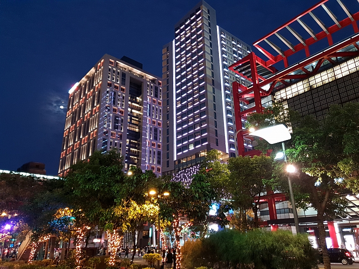 帶著Galaxy S9+ 旅遊及大量拍攝的體驗心得，文長，內含豐富多樣的照片(逆光、低光源、等等)、超慢動作及4K錄影影片