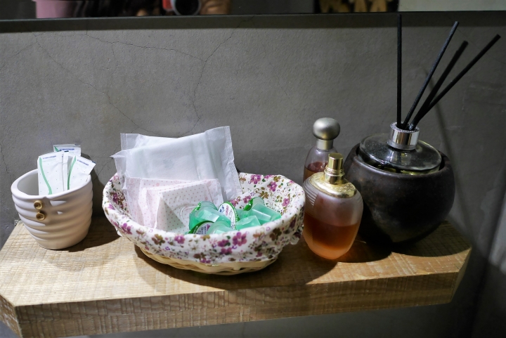【台北東區 | 咖啡廳】於玻璃屋庭院享有不限時的慵懶與舒適質感▹奎咖啡館QUAY Café