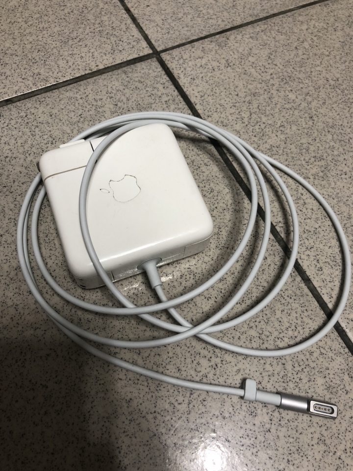 終於把這條破爛的電源線線換掉了!!
