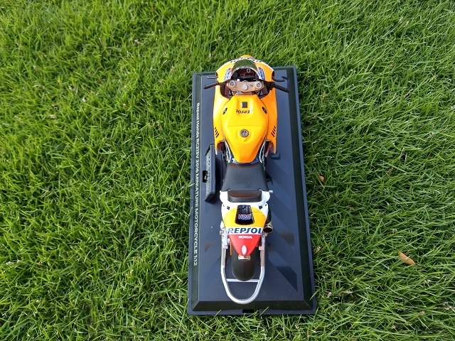 重機就是男人夢想的玩具HONDA RC213V  1:12鋅合金模型【簡易開箱】