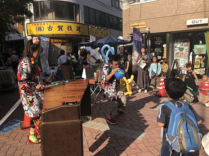 驚奇滿檔！一年一度的高圓寺街頭大道藝