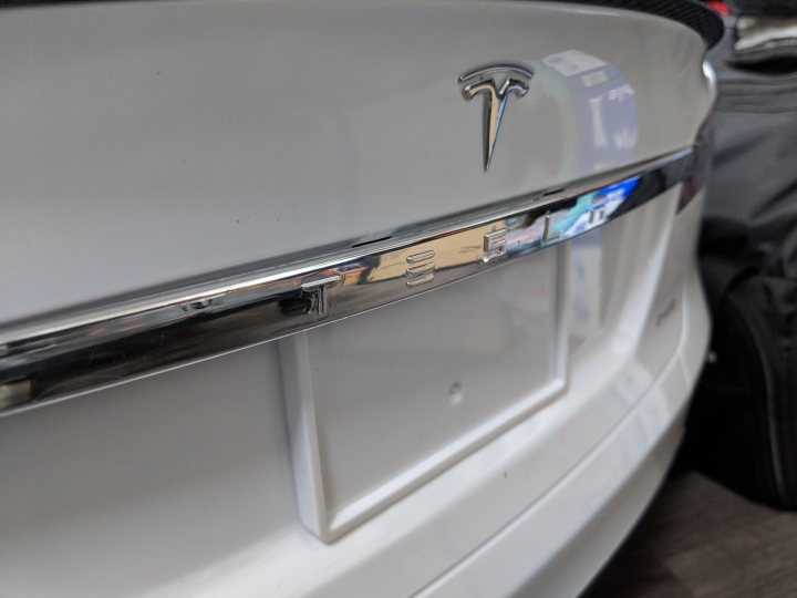 Tesla Model P90D 開箱