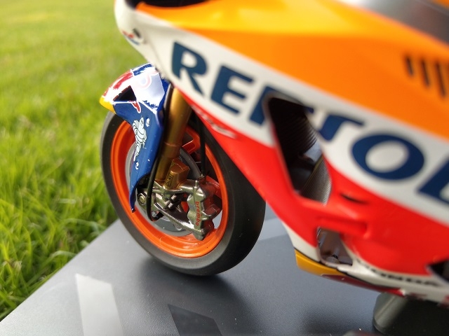 重機就是男人夢想的玩具HONDA RC213V  1:12鋅合金模型【簡易開箱】