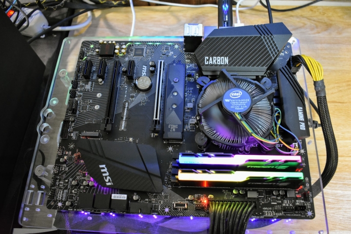 MSI H370 GAMING PRO CARBON 抱抱龍 電競主機板 輕開箱~