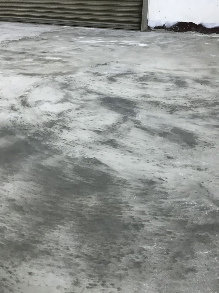 最近地板打掉重新上粉光層關於塗不塗環氧樹酯