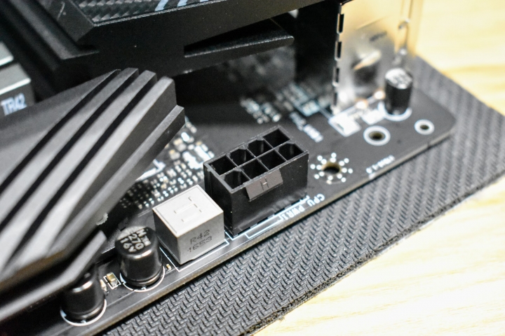 MSI H370 GAMING PRO CARBON 抱抱龍 電競主機板 輕開箱~