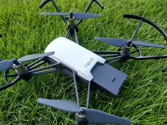 DJI Tello 特洛迷你無人機 最具功能性輕鬆飛行、易於上手【簡易開箱】