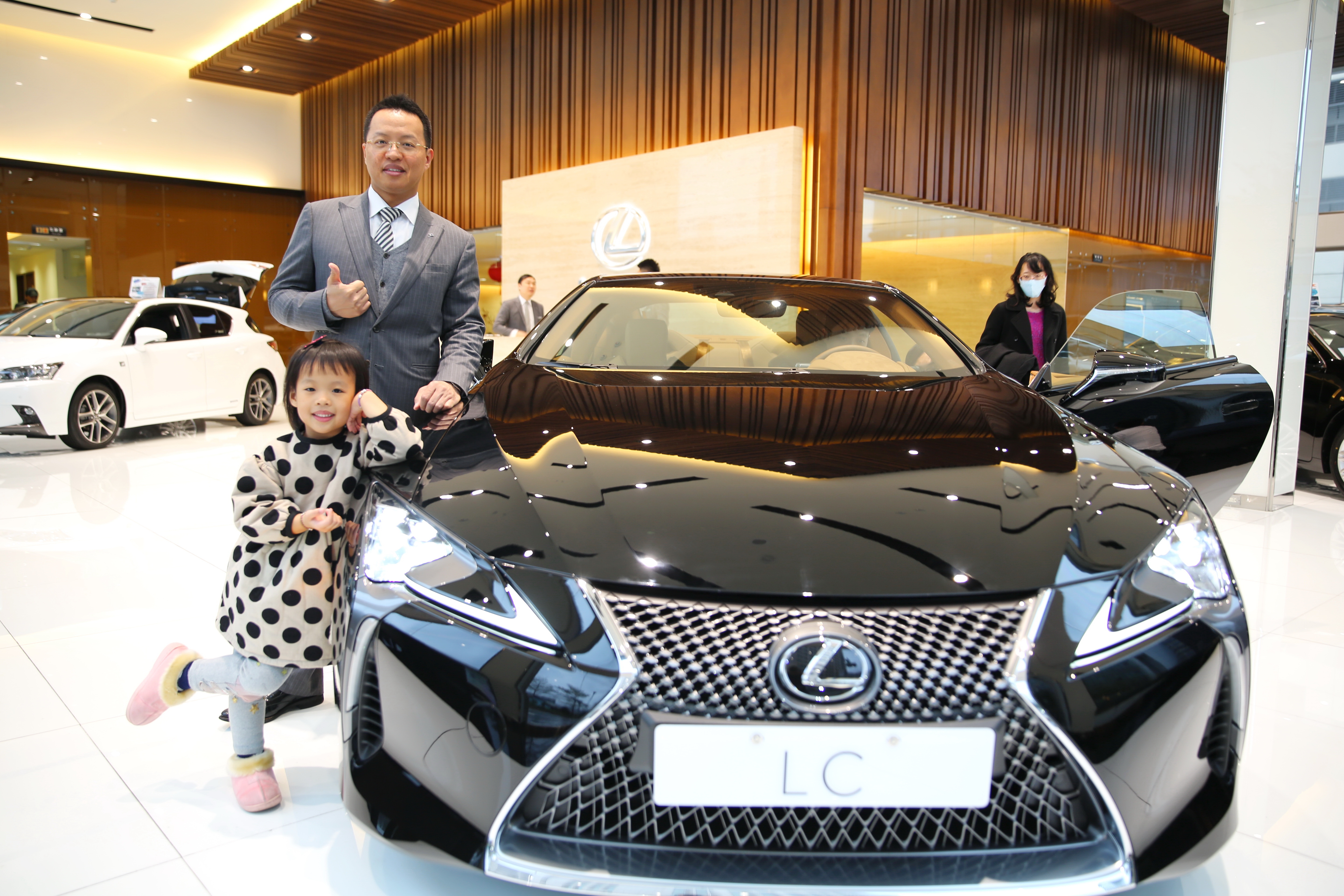 Lexus IS300H F Sport 車齡三年半,里程數70000km, 日常保養維修及其使用心得 (高畫質圖多,請耐心等候網頁開啟)