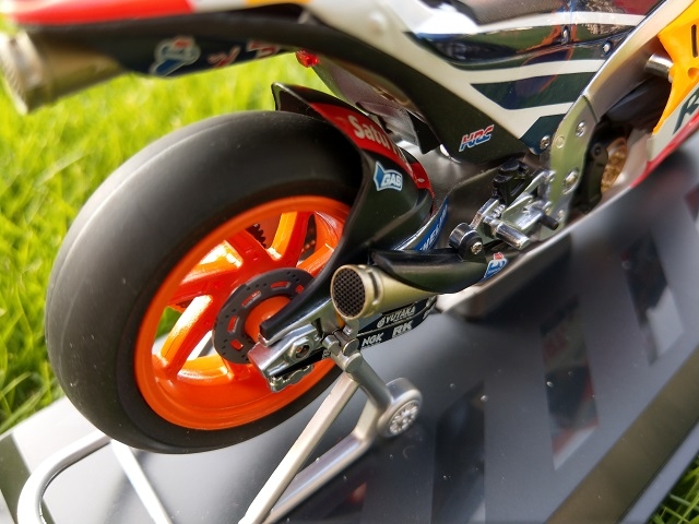 重機就是男人夢想的玩具HONDA RC213V  1:12鋅合金模型【簡易開箱】
