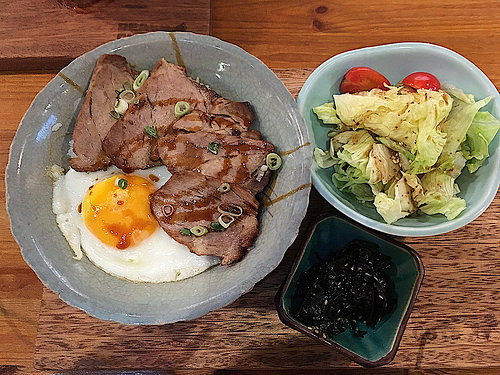 【食記】高顏值高服務的...是『特有種』不是「特種」的〖特有種商行〗XD