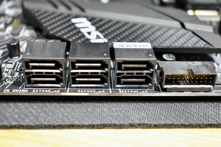 MSI H370 GAMING PRO CARBON 抱抱龍 電競主機板 輕開箱~