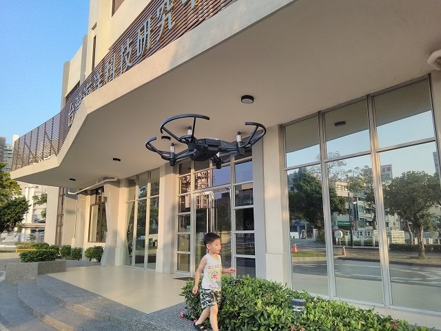 DJI Tello 特洛迷你無人機 最具功能性輕鬆飛行、易於上手【簡易開箱】