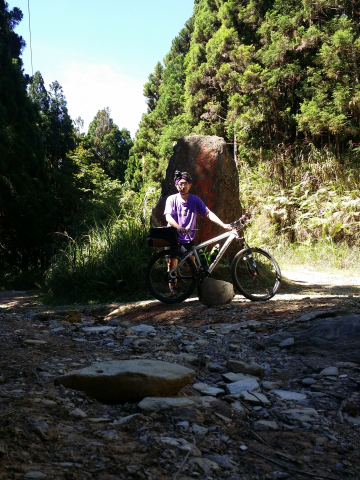 日月潭四兄妹 大尖山 登山車攻頂