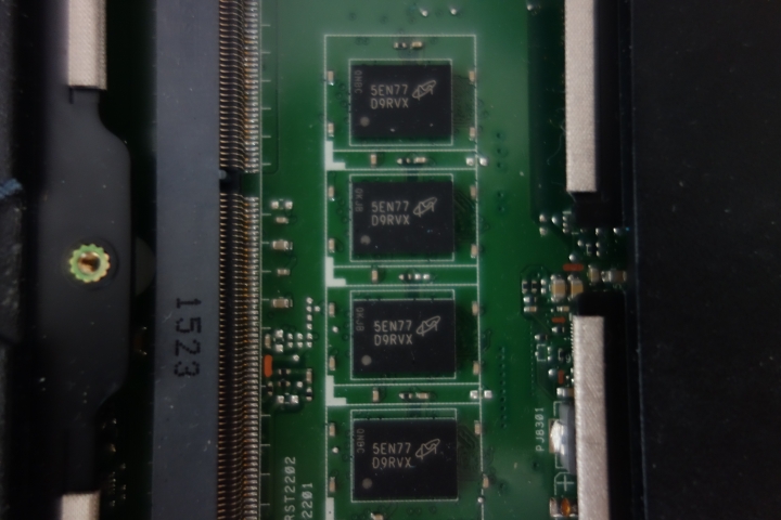 請問如圖的Asus K555LB的內建記憶體,是什麼牌子?Micron美光?