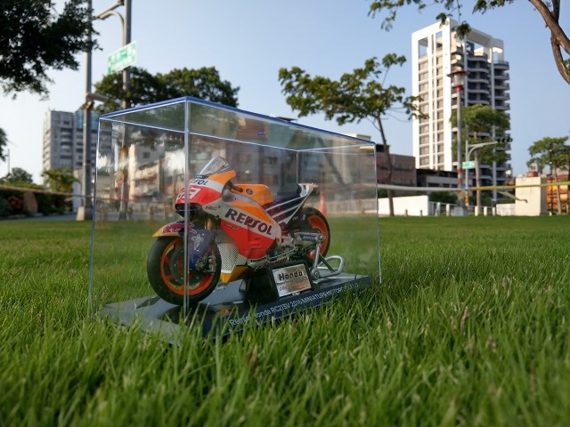 重機就是男人夢想的玩具HONDA RC213V  1:12鋅合金模型【簡易開箱】