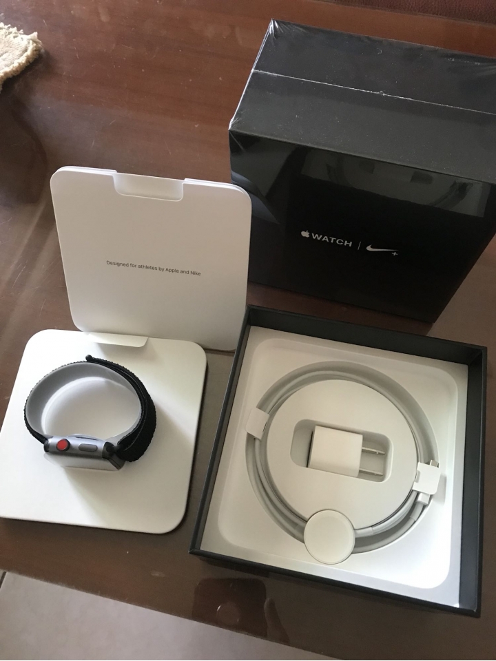 拿到Nike+ Cellular了耶
