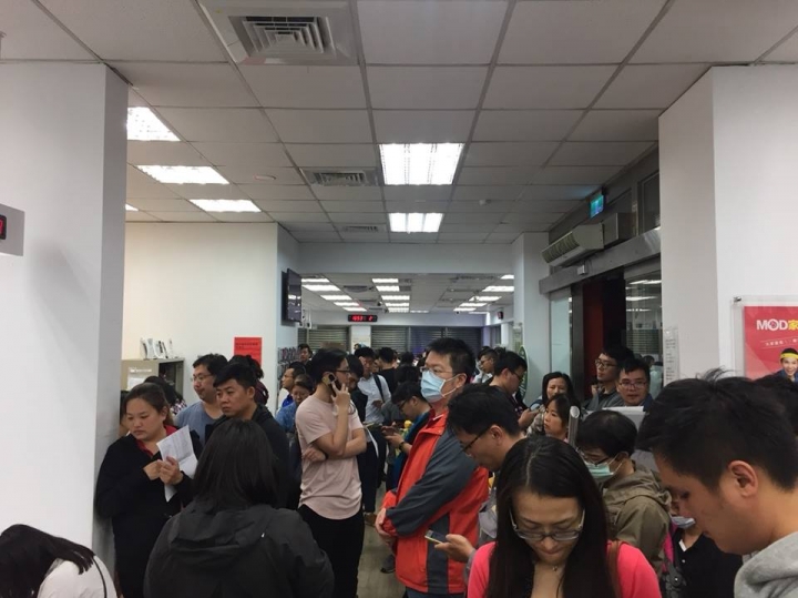 【圖】新竹－中華電信門市爆滿～夜戰499雙飽