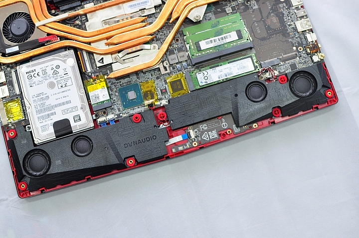 MSI GE63 RAIDER RGB 8RF 炫麗外型 璀璨登場